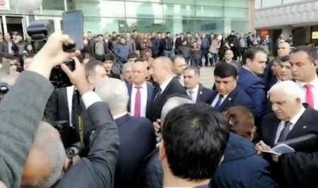 Ильхам Алиев подъехал к станции метро «28 Мая»