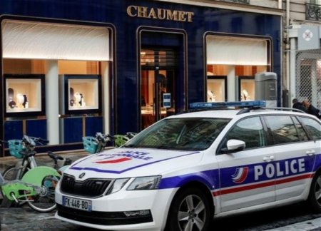 Грабитель на электросамокате обокрал ювелирный бутик в Париже на 3 млн евро
