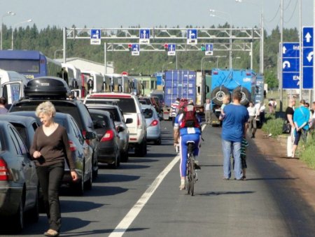 Мобилизация спровоцировала километровые очереди на границе России с Финляндией