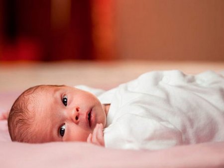 Мать бросила младенца возрастом в несколько дней на бакинском кладбище