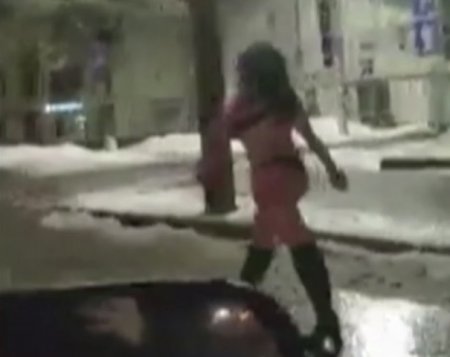 В Украине голая женщина разгуливала в десятиградусный мороз