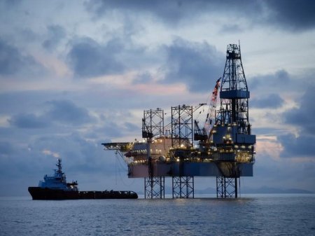 SOCAR эвакуирует свыше 1700 нефтяников из-за ухудшающейся погоды