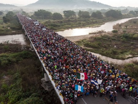 Две тысячи мигрантов прибыли в Мексику из Гондураса