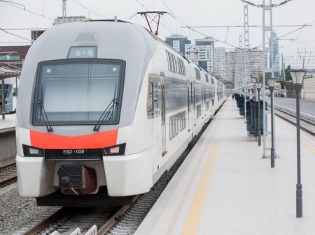 Скоростной поезд Баку-Сумгайыт насмерть сбил женщину