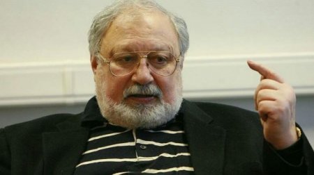 Рустама Ибрагимбекова в Баку пригласила Администрация президента
