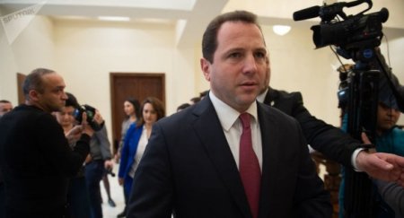 Министр обороны Армении: «Азербайджан должен готовить свою армию к миру»