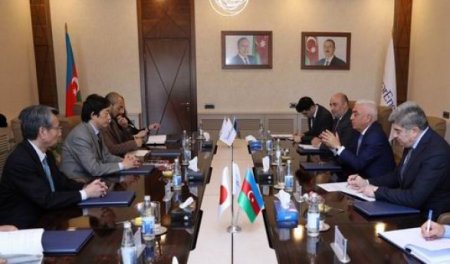 Баба Рзаев продолжает переговоры с послами 14:29