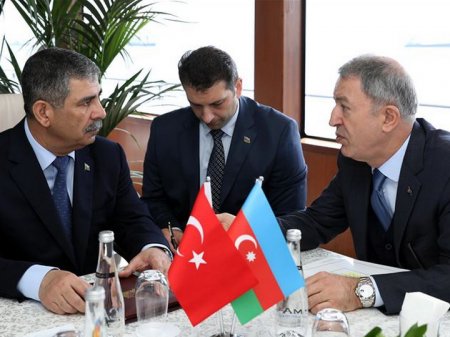Министры обороны Азербайджана и Турции провели переговоры в Стамбуле