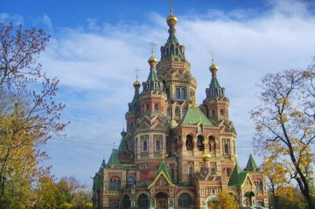 Уроженец Азербайджана с кувалдой ворвался в собор в Петергофе