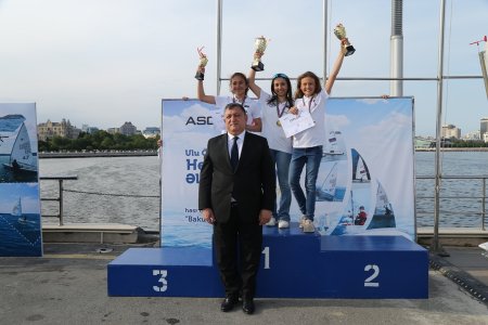 В Баку прошла парусная регата в честь 96-летия со дня рождения Гейдара Алиева – ФОТО