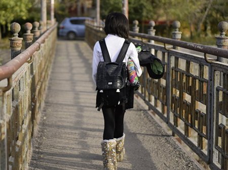 Полиция Баку по горячим следам нашла похищенную школьницу