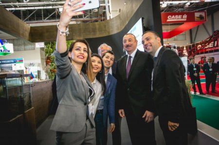 Ильхам Алиев ознакомился с агровыставками в Баку