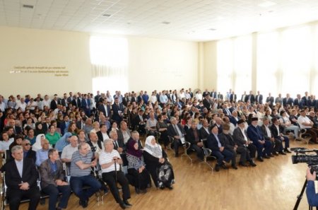 Эльдар Азизов выслушал проблемы жителей Бинагади