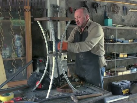 Экс-президент Грузии вырастил на даче дерево, подаренное Ильхамом Алиевым