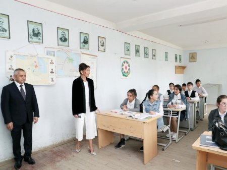 Первый вице-президент Мехрибан Алиева побывала в бакинском поселке Кюрдаханы - ФОТО