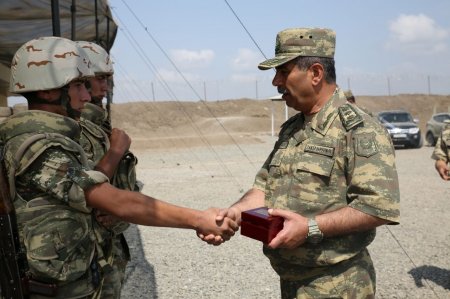 Армянские войска хотели открыть огонь по министру обороны Азербайджана?