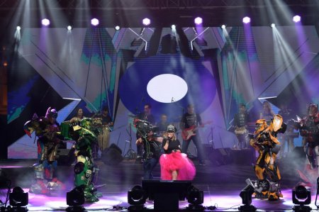 В парке Центра Гейдара Алиева прошло грандиозное шоу Айгюн Кязымовой в честь Международного дня защиты детей - ФОТО