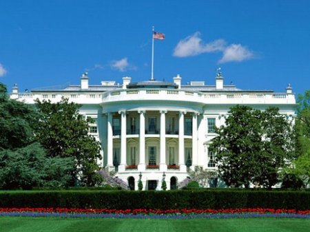 Охрана Белого дома открыла огонь по неизвестному