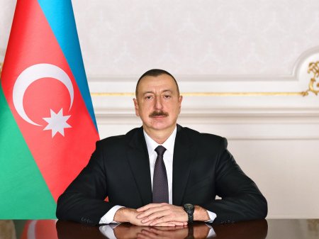 Ильхам Алиев поздравил Путина с предстоящим Днем России