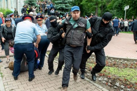 Беспорядки в Казахстане: сотни задержанных