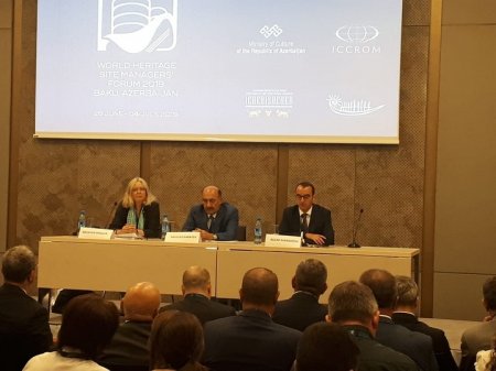 В Баку проходит Форум менеджеров по памятникам