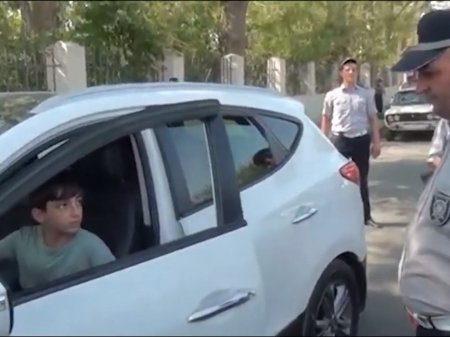 В Азербайджане ребенок управлял автомобилем