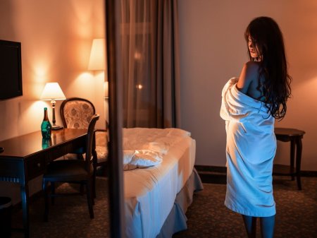 В Баку в отеле девушка обокрала арабского туриста