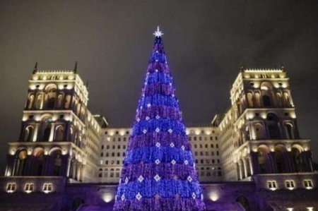 Новогодней елки на проспекте Азадлыг в Баку в этом году не будет