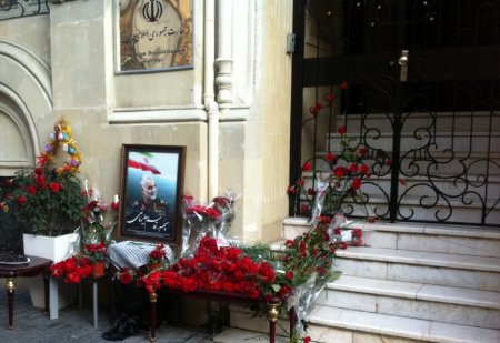 Посольство Ирана в Баку приспустило флаг