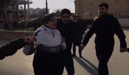 Протестующие кандидаты в депутаты исполнили «Яллы» перед ЦИК Политика 