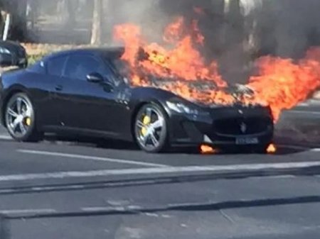 В Баку сгорел Maserati