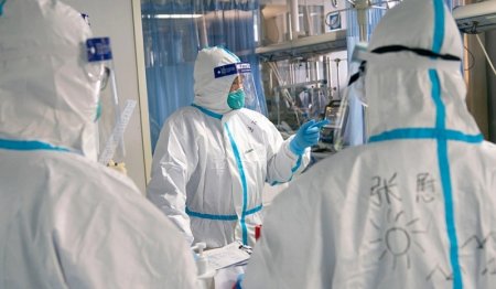 Оперативный штаб при Кабмине призывает не пугаться спецодежды врачей