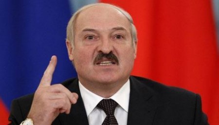 Лукашенко называл коронавирус «психозом», который «остановил экономику всего мира».