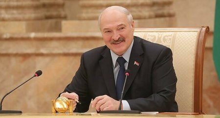 В Минске объяснили отказ Лукашенко проходить тест на коронавирус