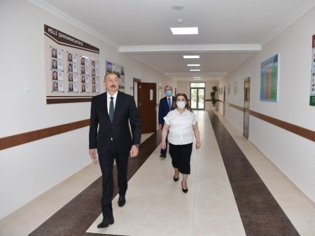 Ильхам Алиев в бакинской школе