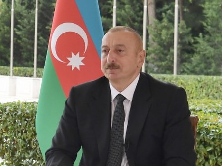 Президент Ильхам Алиев: Армения прибегает к подлым действиям, пытаясь остановить контрнаступление Азербайджанской армии