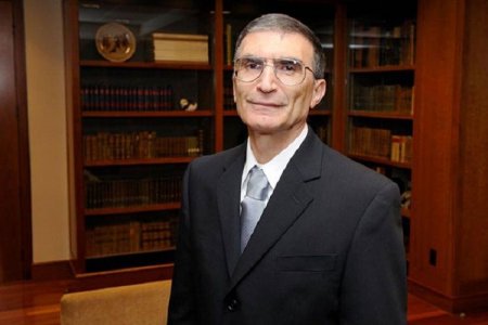 Əziz Sancar ermənilərin Gəncəyə raket hücumunda hər iki valideynini itirmiş Xədicənin təhsil xərcləri üçün yardım ayırıb