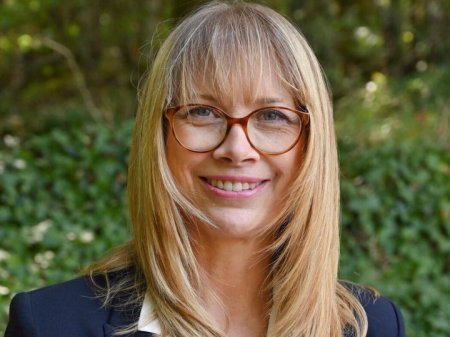 Единственный адекватный сенатор Франции: Кто она, женщина, проголосовавшая против антиазербайджанской резолюции? – ФОТО