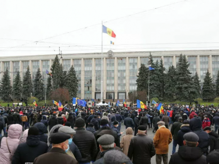 Протестующие в Кишиневе требуют отставки правительства 