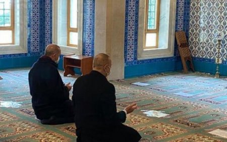 Алиев и Эрдоган совершили намаз в Мечети Шехидов