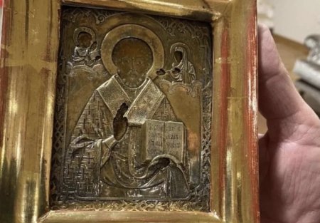 Россия вернула подаренную Лаврову икону