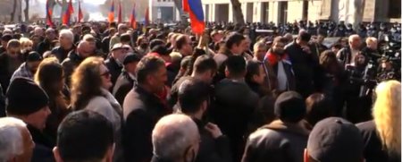 Под звуки "Золотого Иерусалима" оппозиция в Ереване движется к Президенту