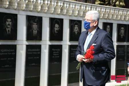 Президент Генассамблеи ООН посетил Аллею Почетного захоронения