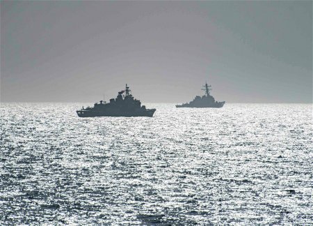 Более десяти российских кораблей вышли в Каспийское море для проверки боеготовности