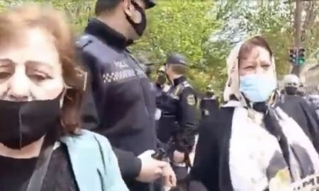 Протесты перед российским посольством в Баку