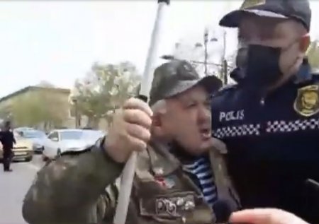 Протесты перед российским посольством в Баку