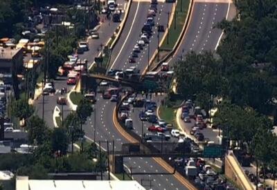 В Вашингтоне обрушился пешеходный мост