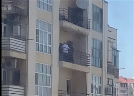 В Баку спасли девушку, которая пыталась бросится с новостройки