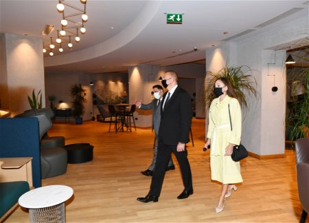 Ильхам Алиев принял участие в открытии отеля «Courtyard by Marriott Baku»