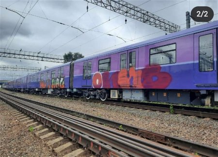 Вандалы сломали и раскрасили вагоны для Бакметрополитена 